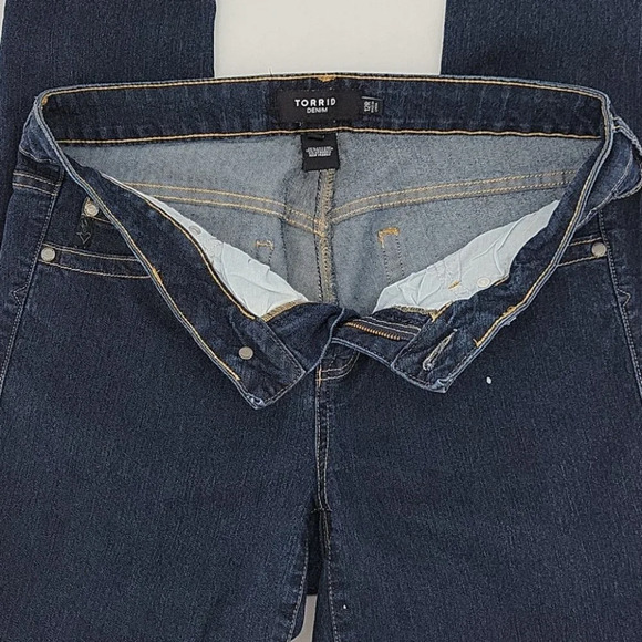 Torrid Dark Wash Skinny Jeans Size 12R - Picture 9 of 12